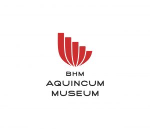 01_BHM_Aquincum_Museum_logo_vertical_color